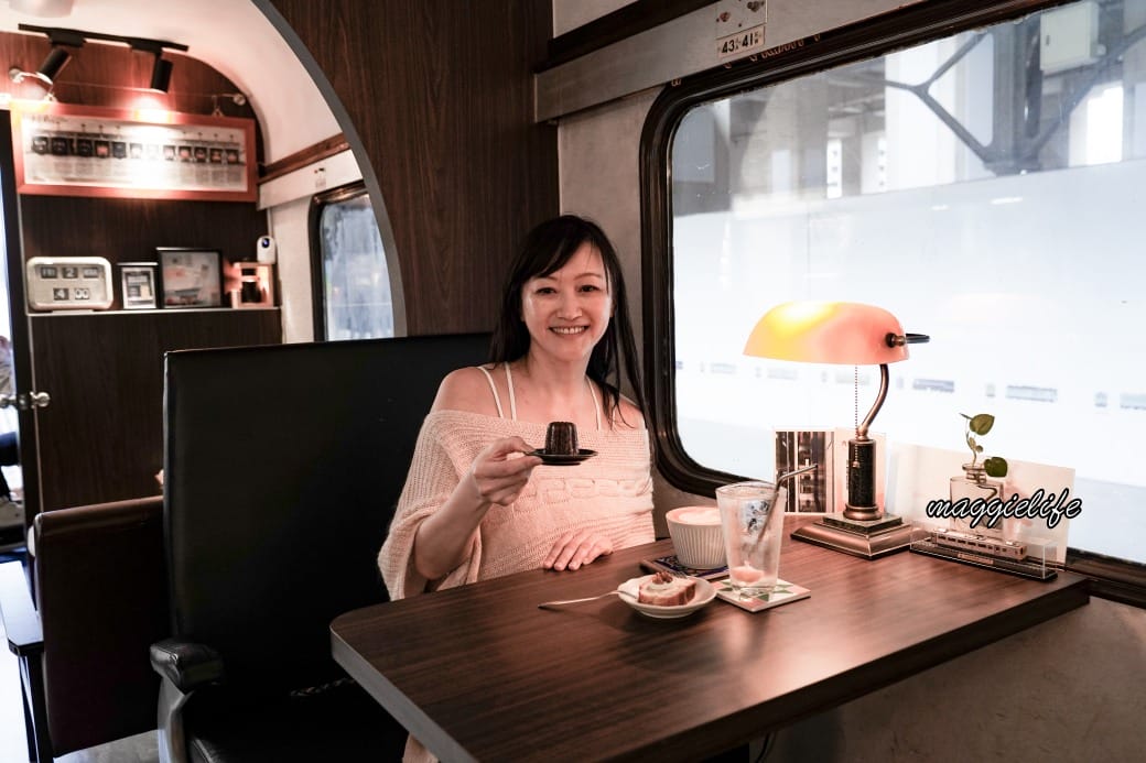 台中咖啡|Mamonaku Cafe把自強號火車變成咖啡廳拉,火車月台上的復古主題咖啡廳 - 第26張圖 台中咖啡|Mamonaku Cafe把自強號火車變成咖啡廳拉,火車月台上的復古主題咖啡廳