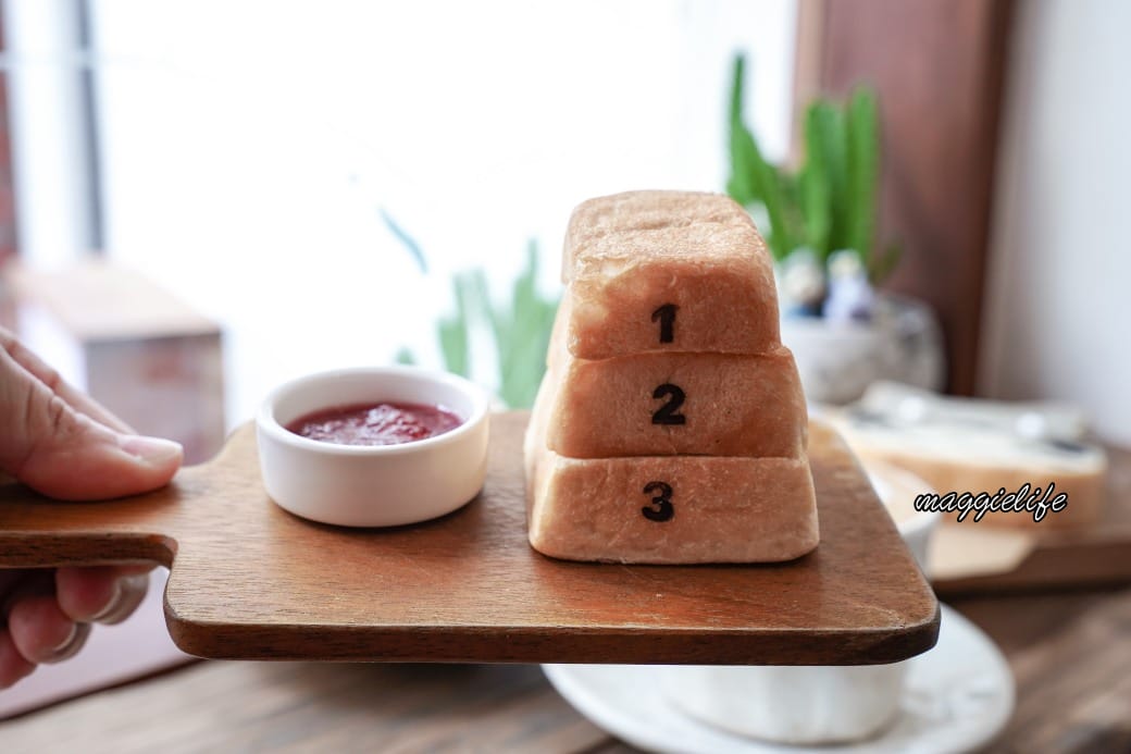 MITAKA 3e cafe 龍貓主題咖啡廳，台中龍貓咖啡廳，龍貓吐司，龍貓拿鐵，超萌的！