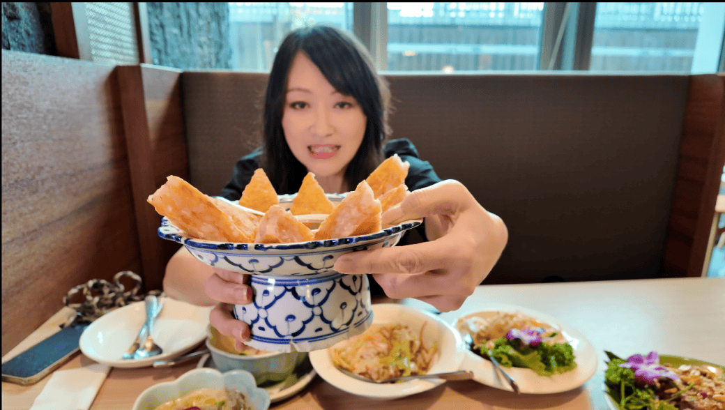 台北泰集Thai Bazaar微風信義店，泰國菜吃到飽，超厚月亮蝦餅，30道單點菜色不怕你吃，千元有找，CP值高