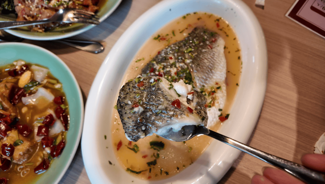 台北泰集Thai Bazaar微風信義店，泰國菜吃到飽，超厚月亮蝦餅，30道單點菜色不怕你吃，千元有找，CP值高