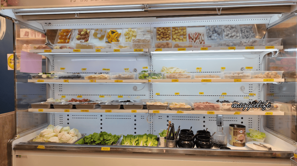 饗樂火烤兩吃鍋物｜$299起肉品跟蔬菜通通吃到飽，還可以火烤兩吃，還送和牛，超過50種食材，CP值爆炸高