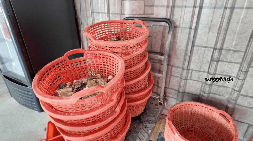 有夠鮮烤蚵吃到飽，嘉義東石烤蚵吃到飽，超大的鮮蚵隨便你烤，只要200元吃到飽