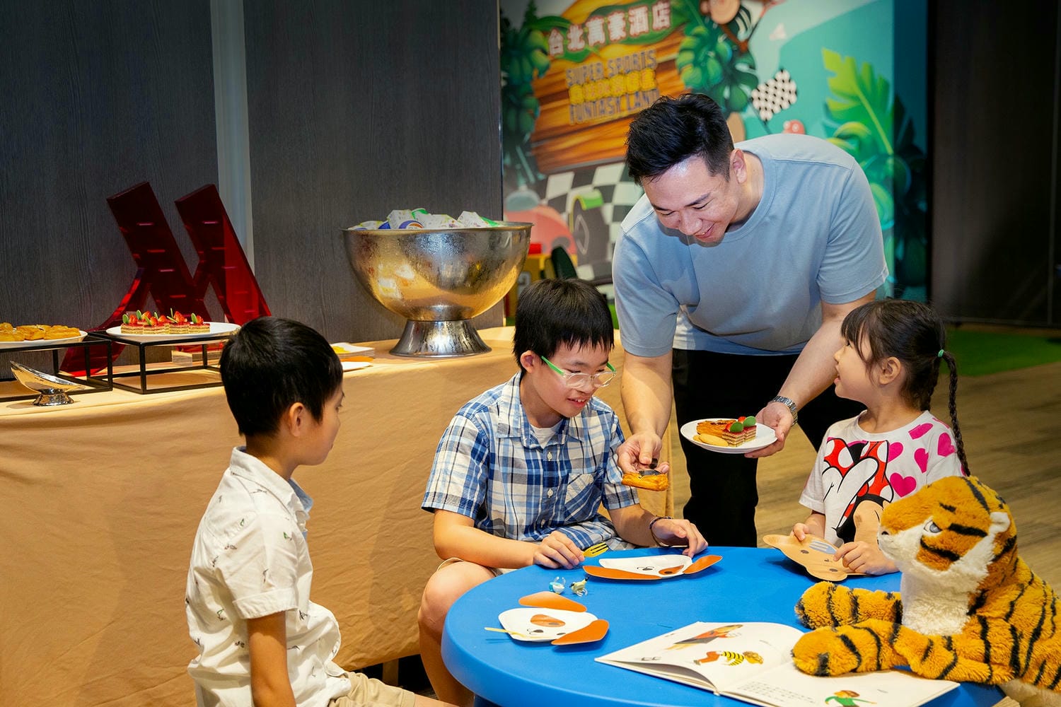台北萬豪酒店住宿開箱，高空摩天輪景觀，天際泳池，親子住房玩到瘋，最新房價