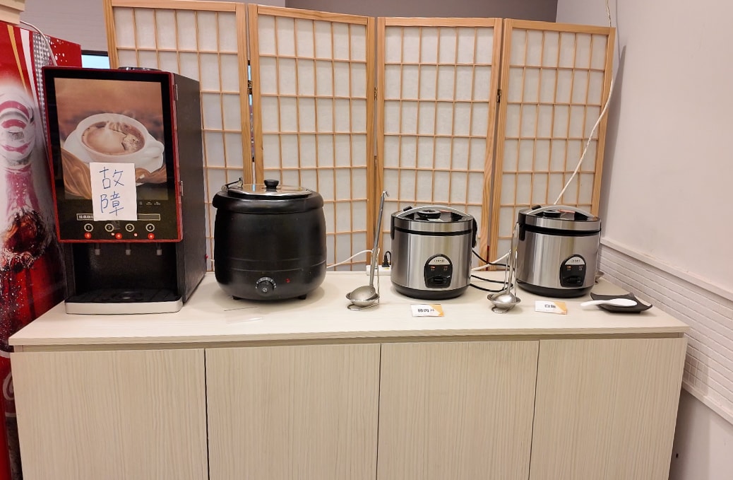 新竹吃到飽｜喜憨兒創作料理新竹建中店，450吃50種日式料理還可以做公益幫助喜憨兒，快來吃