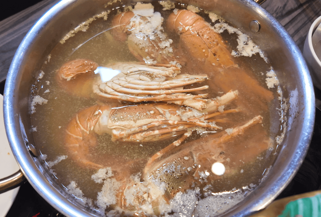 孫太太嚴選超市火鍋台北民族店超狂，日本A5和牛龍蝦日本生食級干貝松葉蟹生蠔天使紅蝦通通吃到飽（全菜單）