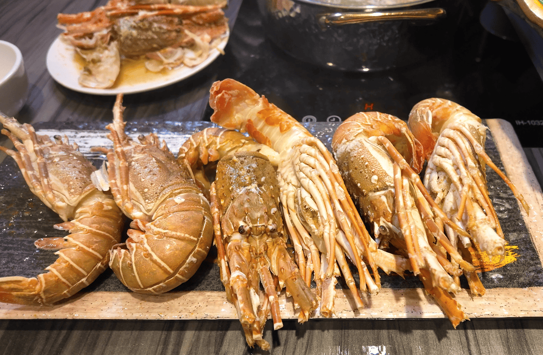 孫太太嚴選超市火鍋台北民族店超狂，日本A5和牛龍蝦日本生食級干貝松葉蟹生蠔天使紅蝦通通吃到飽（全菜單）