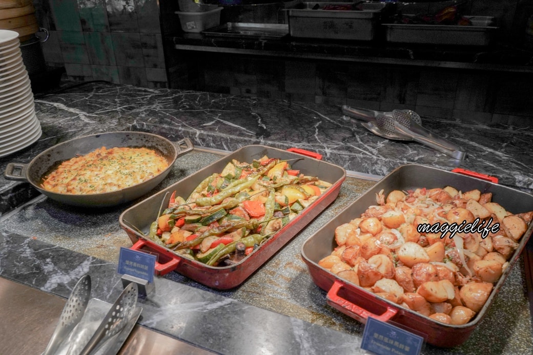 Sunny buffet2025dsc02289