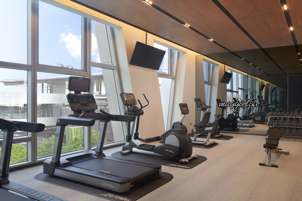 林口亞昕福朋喜來登酒店 ，透明無邊際泳池，三溫暖，豪華按摩椅，行政套房開箱，5分鐘到outlet