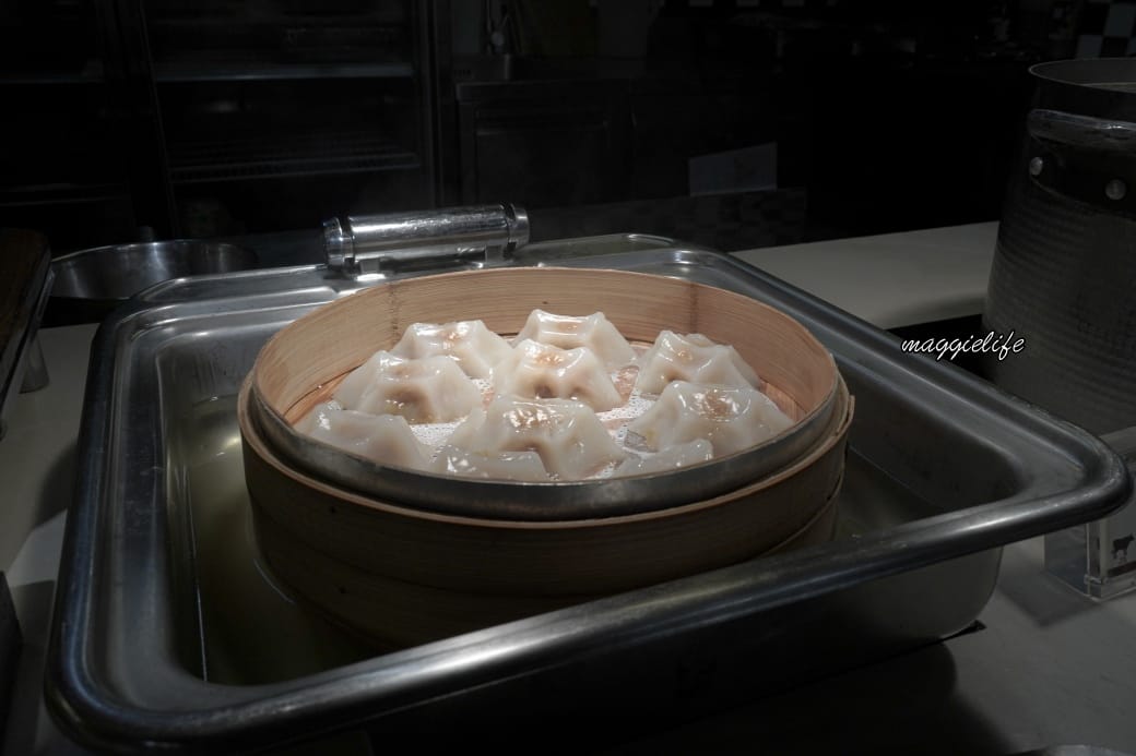 台北凱撒大飯店Checkers自助餐吃到飽推薦，$699現切牛排，紅白酒無限暢飲，台北CP值最高自助餐！