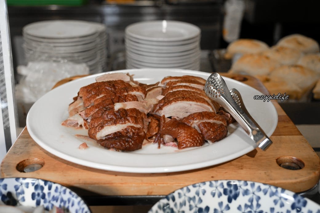 台北凱撒大飯店Checkers自助餐吃到飽推薦，$699現切牛排，紅白酒無限暢飲，台北CP值最高自助餐！