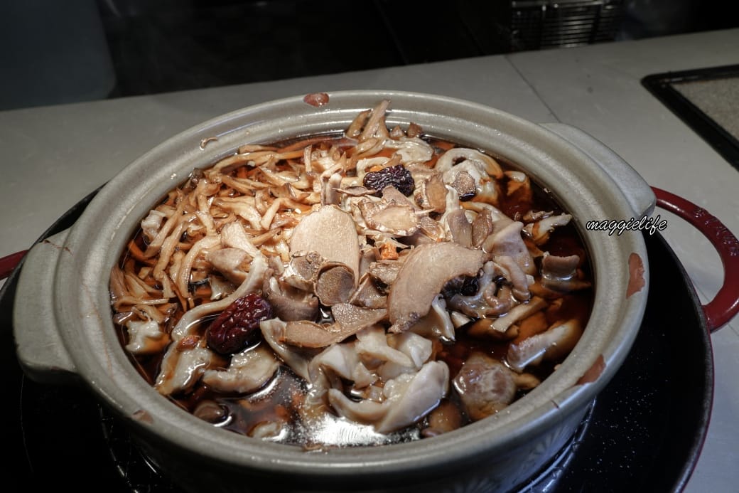 台北凱撒大飯店Checkers自助餐吃到飽推薦，$699現切牛排，紅白酒無限暢飲，台北CP值最高自助餐！