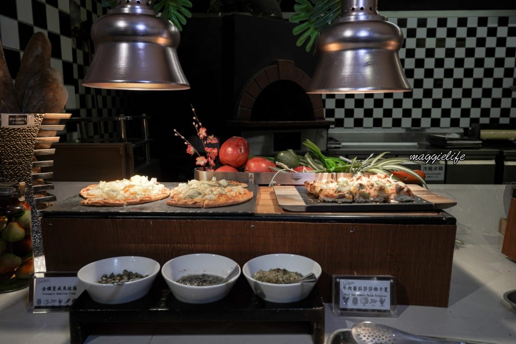 台北凱撒大飯店Checkers自助餐吃到飽推薦，$699現切牛排，紅白酒無限暢飲，台北CP值最高自助餐！