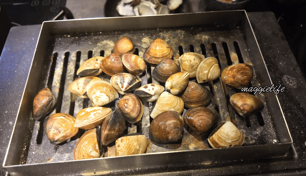 蠔串火鍋串烤店，生蠔鮮蝦蛤蜊加串烤吃到飽，林口老街美食，太划算拉