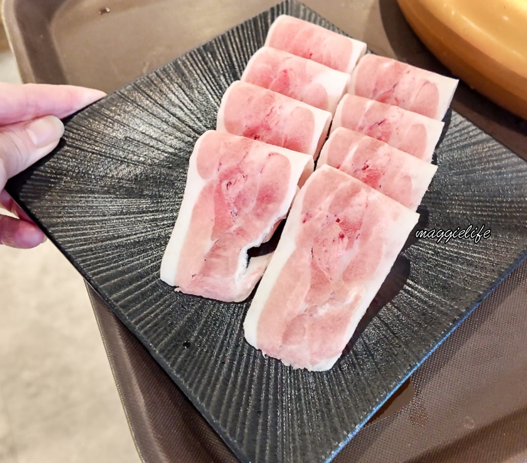 糧倉1號店麻辣鴛鴦鍋松江店，688起台北火鍋吃到飽，爽吃天使紅蝦、和牛，內有菜單