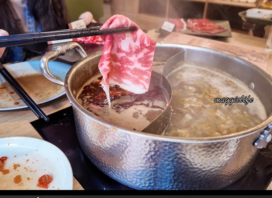 糧倉1號店麻辣鴛鴦鍋松江店，688起台北火鍋吃到飽，爽吃天使紅蝦、和牛，內有菜單