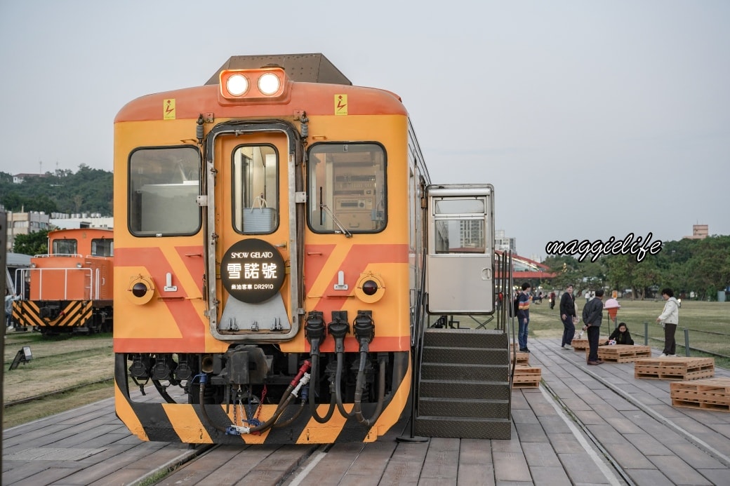 Kaohsiung Train Bananadsc07242