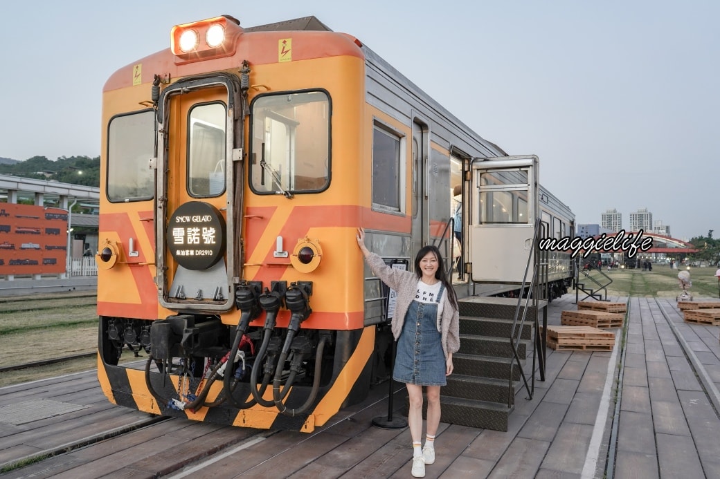 Kaohsiung Train Bananadsc07244