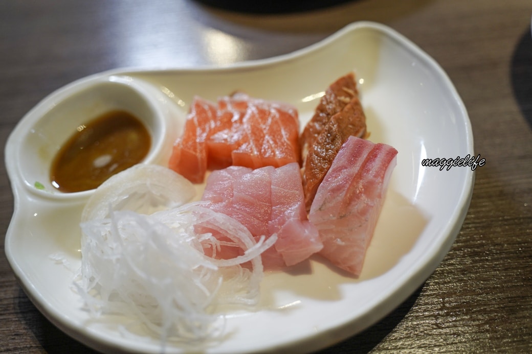 台北凱達大飯店百宴自助餐吃到飽,只要799起有海鮮牛排生魚片等超過百道料理 - 第16張圖 台北凱達大飯店百宴自助餐吃到飽,只要799起有海鮮牛排生魚片等超過百道料理