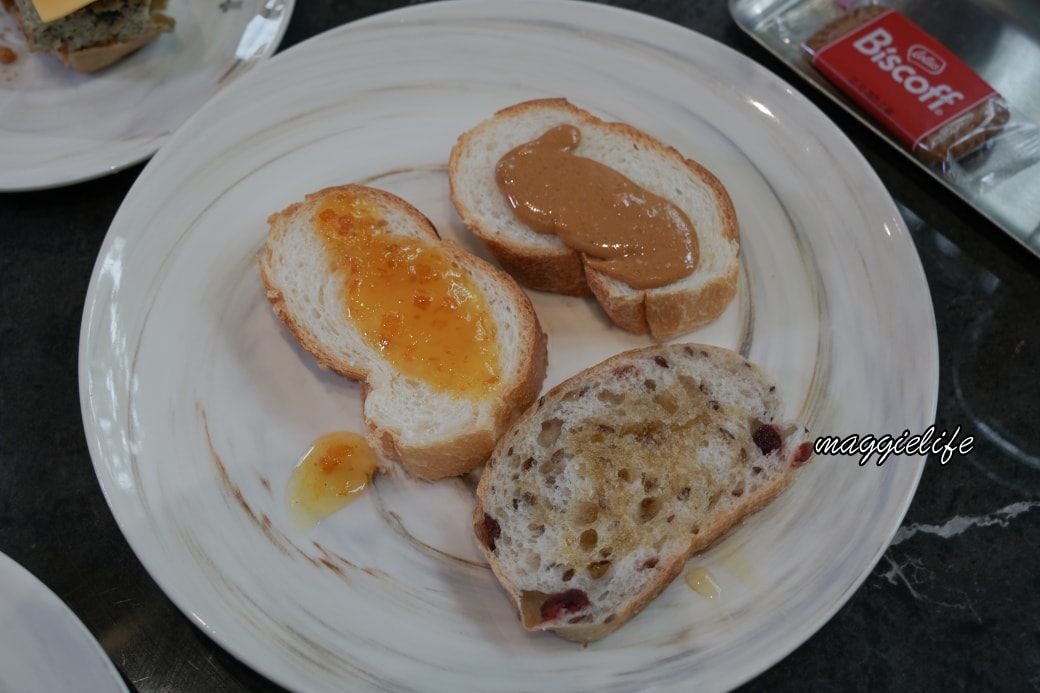 Lakeshore hotel breakfastdsc03651