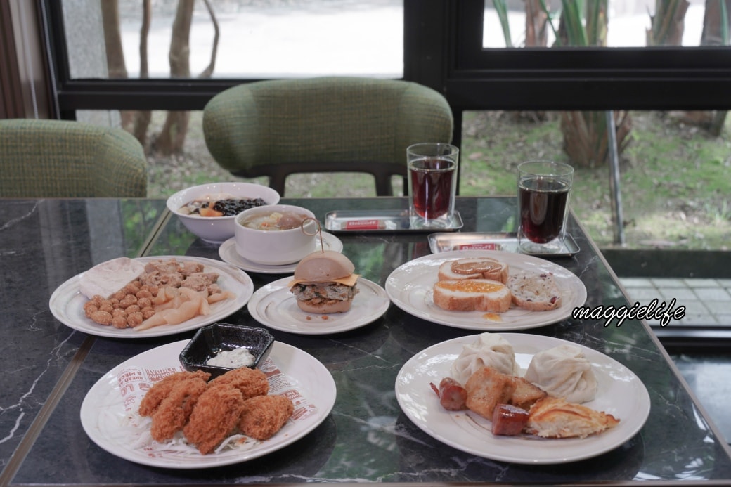 Lakeshore hotel breakfastdsc03660