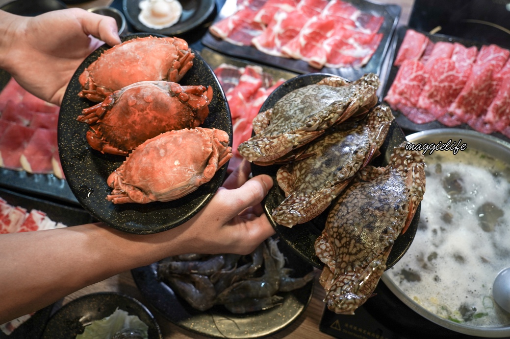 高雄玖玖香一品鍋火鍋吃到飽只要899不加服務費，就有紅蟳、花蟹、各式海鮮、和牛以及牛雞豬牛鴨通通吃到飽