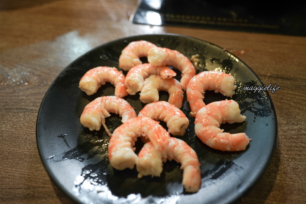 高雄玖玖香一品鍋火鍋吃到飽只要899不加服務費，就有紅蟳、花蟹、各式海鮮、和牛以及牛雞豬牛鴨通通吃到飽