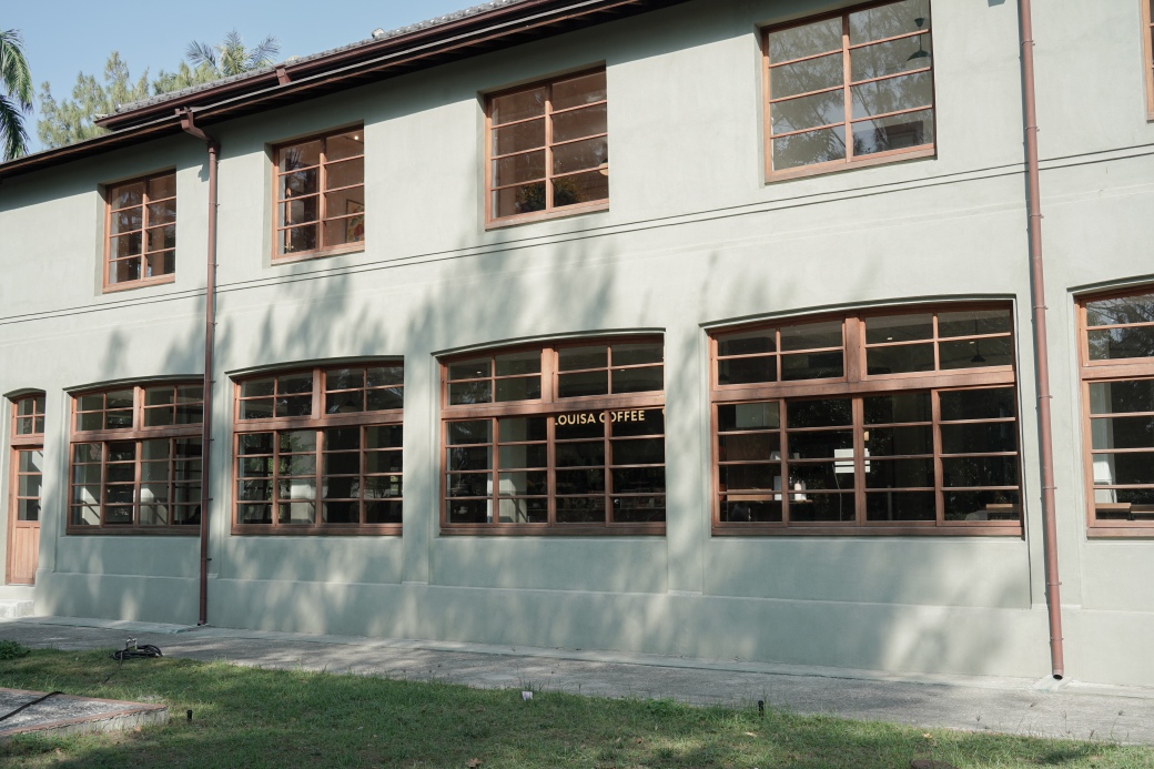 全台最美路易莎高雄中山大學門市，也是百年古蹟