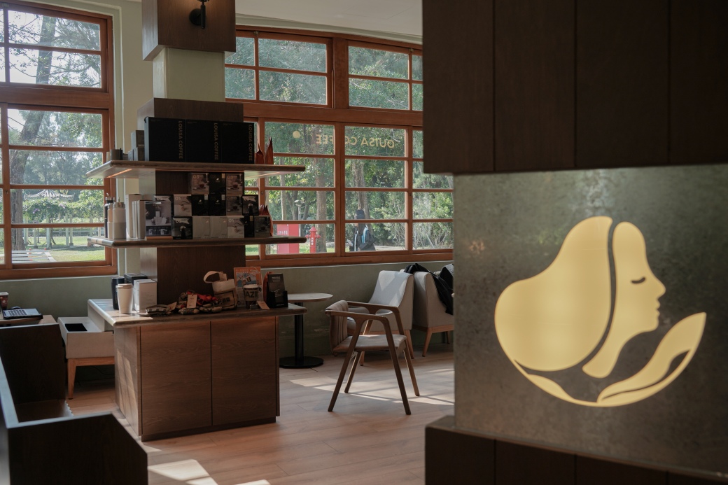 全台最美路易莎高雄中山大學門市，也是百年古蹟