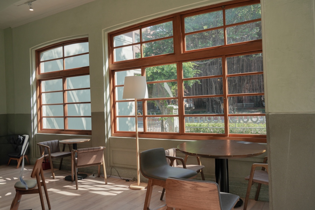 全台最美路易莎高雄中山大學門市，也是百年古蹟