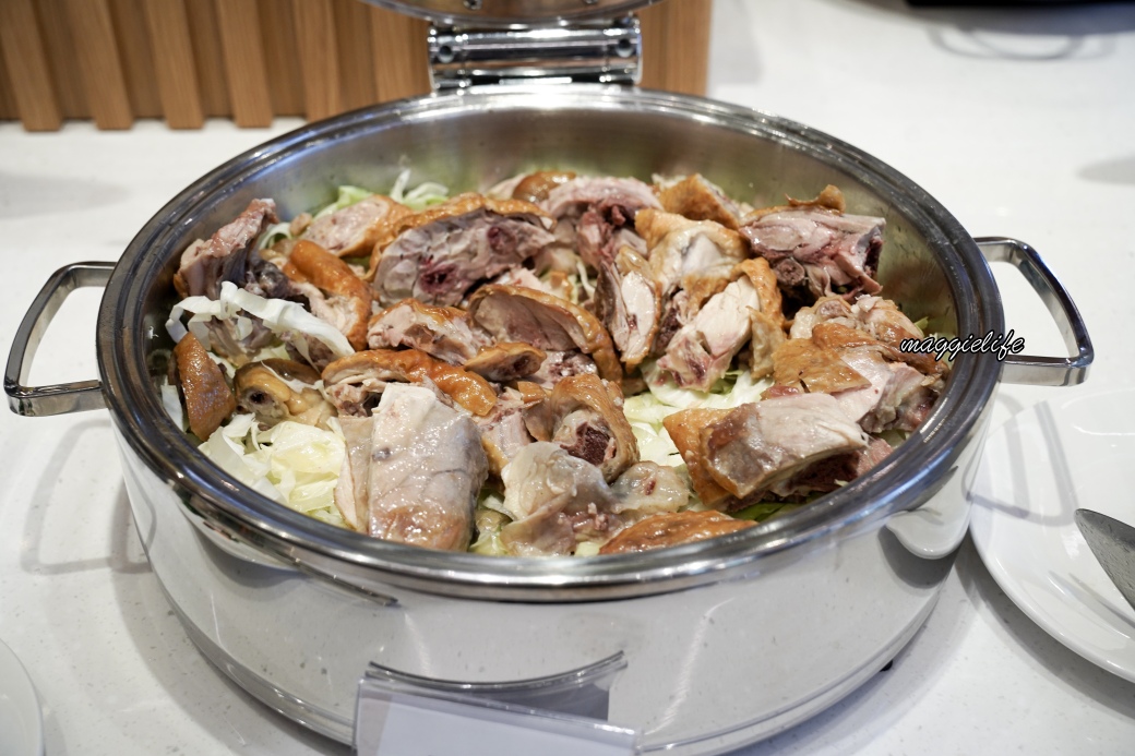 台北吃到飽｜育成蕃薯藤吃到飽還可以做公益，滷豬腳超級好吃，來支持慢飛小天使，內有影片