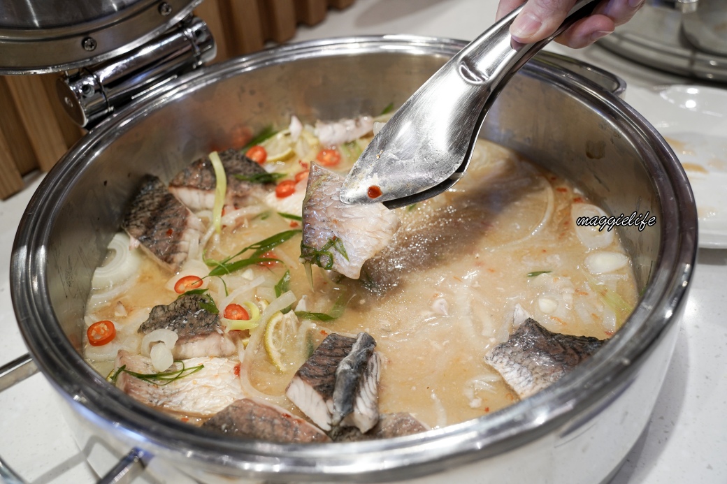 台北吃到飽｜育成蕃薯藤吃到飽還可以做公益，滷豬腳超級好吃，來支持慢飛小天使，內有影片