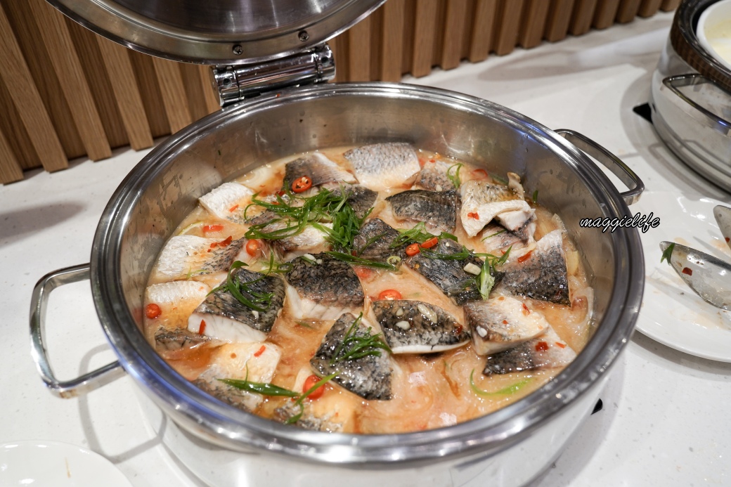 台北吃到飽｜育成蕃薯藤吃到飽還可以做公益，滷豬腳超級好吃，來支持慢飛小天使，內有影片