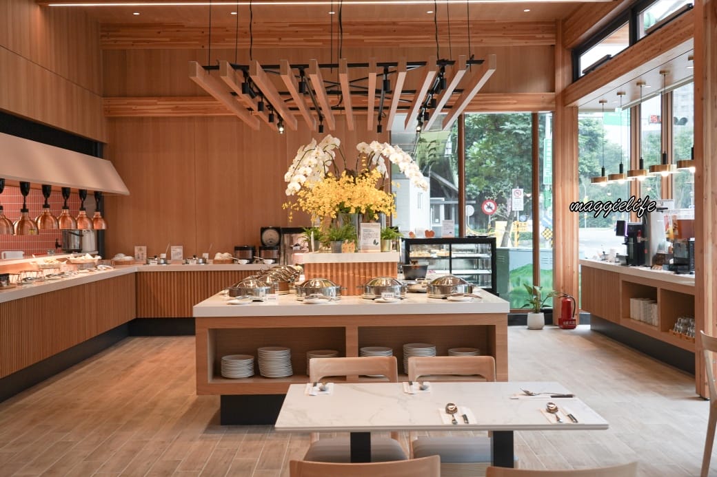 台北吃到飽｜育成蕃薯藤吃到飽還可以做公益，滷豬腳超級好吃，來支持慢飛小天使，內有影片