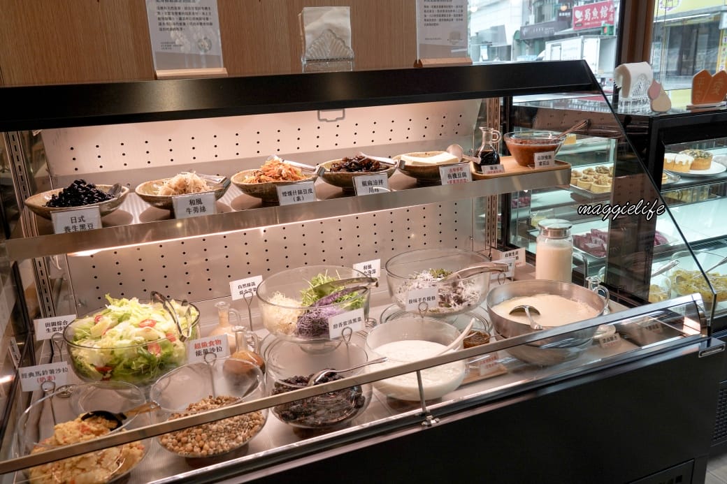 台北吃到飽｜育成蕃薯藤吃到飽還可以做公益，滷豬腳超級好吃，來支持慢飛小天使，內有影片