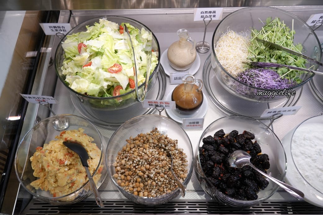 台北吃到飽｜育成蕃薯藤吃到飽還可以做公益，滷豬腳超級好吃，來支持慢飛小天使，內有影片