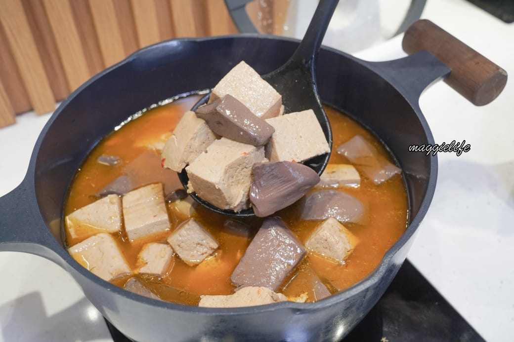 台北吃到飽｜育成蕃薯藤吃到飽還可以做公益，滷豬腳超級好吃，來支持慢飛小天使，內有影片