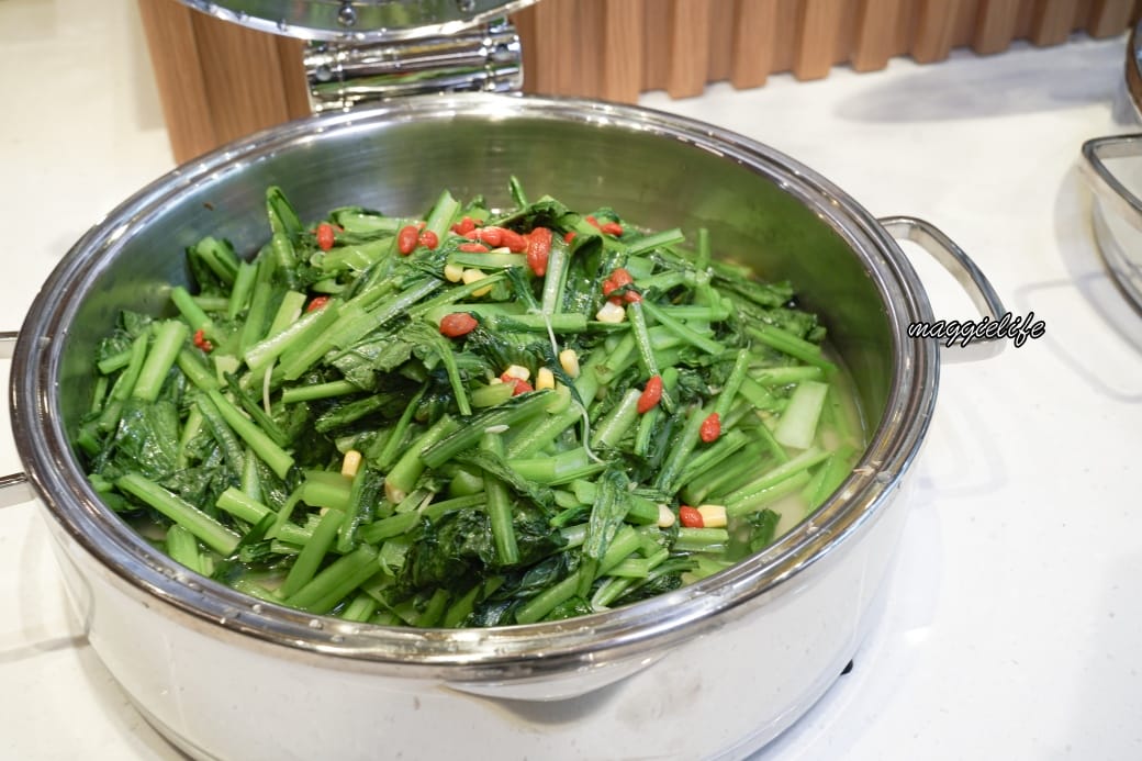 台北吃到飽｜育成蕃薯藤吃到飽還可以做公益，滷豬腳超級好吃，來支持慢飛小天使，內有影片