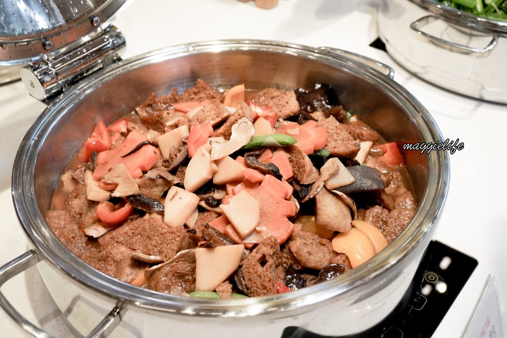 台北吃到飽｜育成蕃薯藤吃到飽還可以做公益，滷豬腳超級好吃，來支持慢飛小天使，內有影片