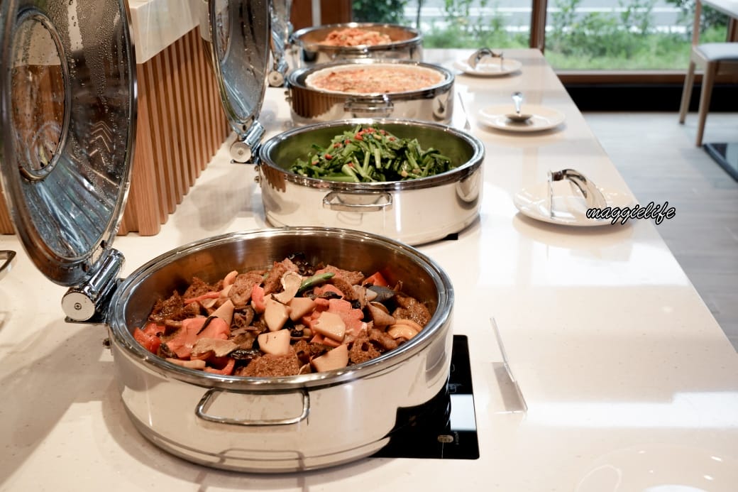 台北吃到飽｜育成蕃薯藤吃到飽還可以做公益，滷豬腳超級好吃，來支持慢飛小天使，內有影片