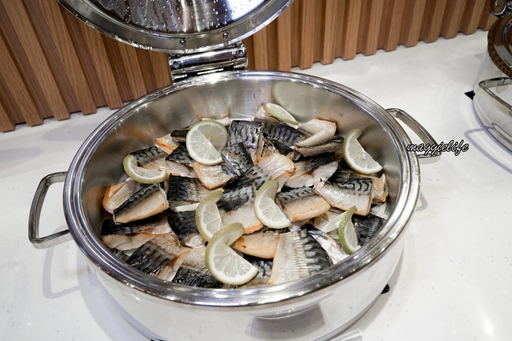 台北吃到飽｜育成蕃薯藤吃到飽還可以做公益，滷豬腳超級好吃，來支持慢飛小天使，內有影片