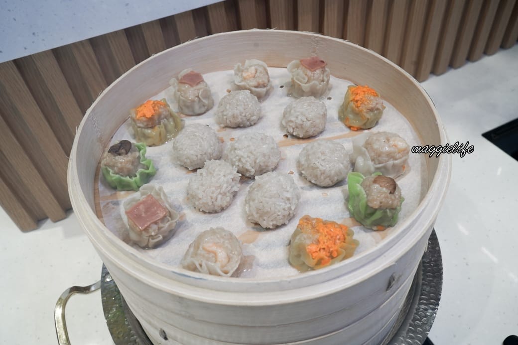 台北吃到飽｜育成蕃薯藤吃到飽還可以做公益，滷豬腳超級好吃，來支持慢飛小天使，內有影片