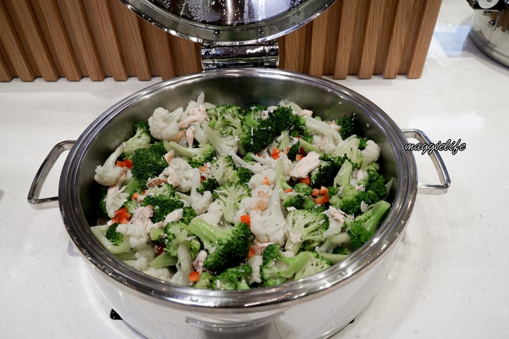 台北吃到飽｜育成蕃薯藤吃到飽還可以做公益，滷豬腳超級好吃，來支持慢飛小天使，內有影片