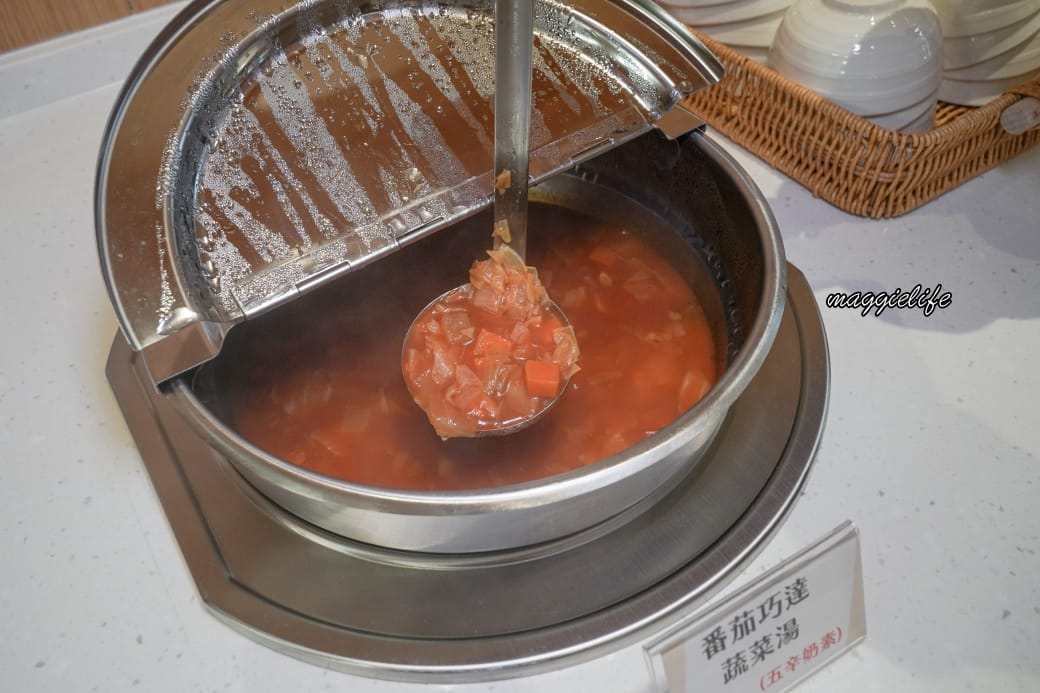 台北吃到飽｜育成蕃薯藤吃到飽還可以做公益，滷豬腳超級好吃，來支持慢飛小天使，內有影片