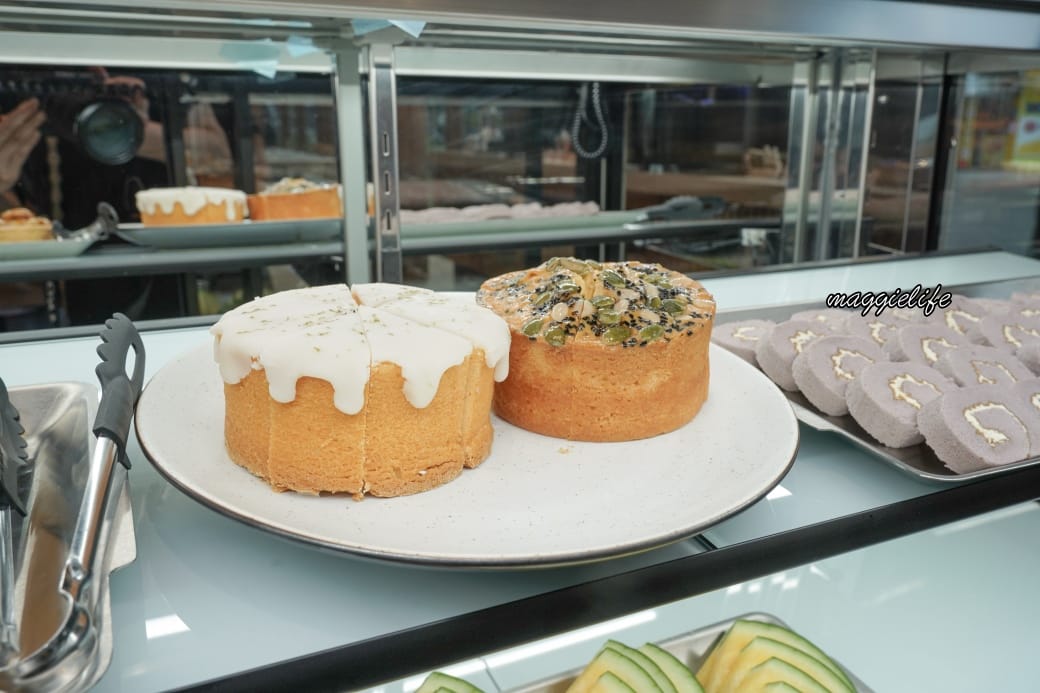 台北吃到飽｜育成蕃薯藤吃到飽還可以做公益，滷豬腳超級好吃，來支持慢飛小天使，內有影片