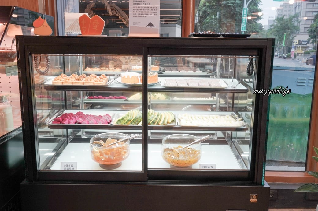 台北吃到飽｜育成蕃薯藤吃到飽還可以做公益，滷豬腳超級好吃，來支持慢飛小天使，內有影片