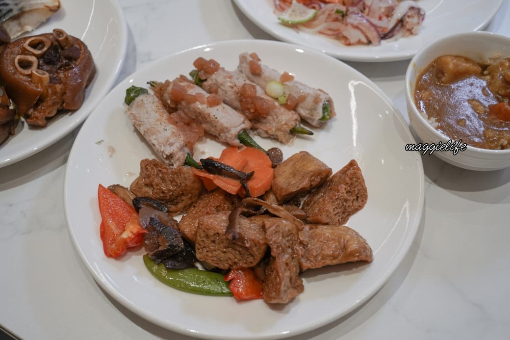 台北吃到飽｜育成蕃薯藤吃到飽還可以做公益，滷豬腳超級好吃，來支持慢飛小天使，內有影片