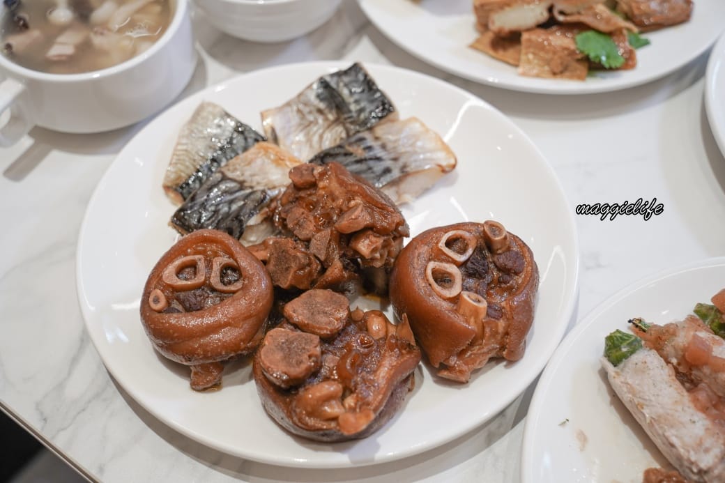 台北吃到飽｜育成蕃薯藤吃到飽還可以做公益，滷豬腳超級好吃，來支持慢飛小天使，內有影片