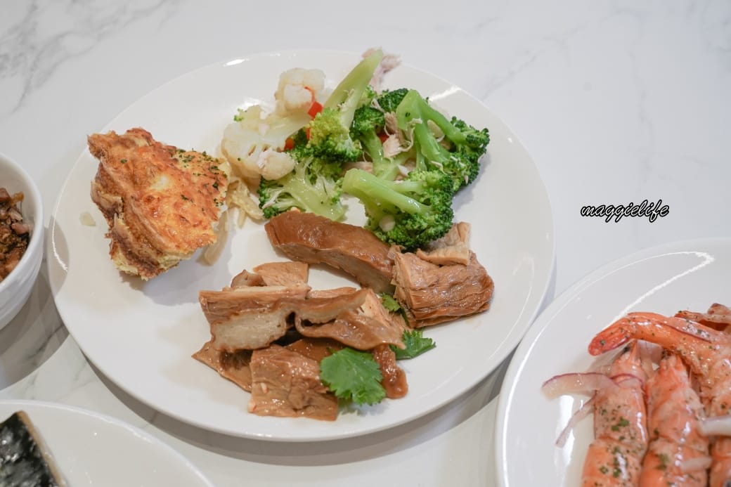 台北吃到飽｜育成蕃薯藤吃到飽還可以做公益，滷豬腳超級好吃，來支持慢飛小天使，內有影片