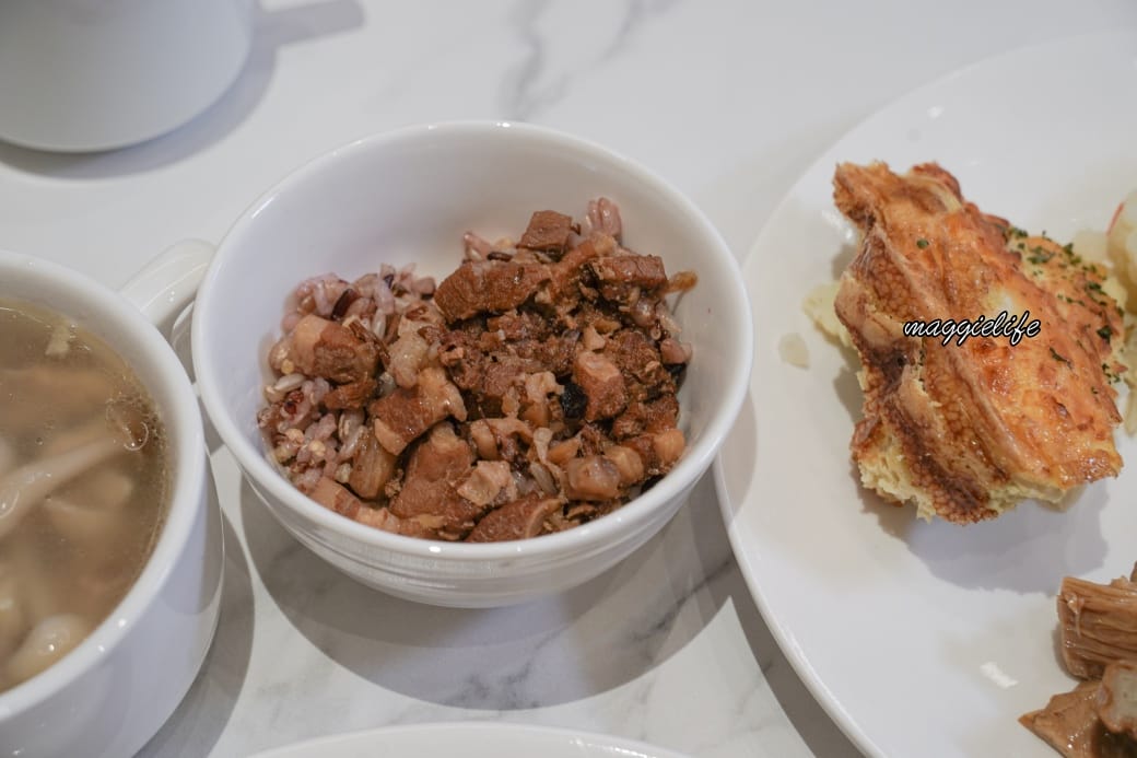 台北吃到飽｜育成蕃薯藤吃到飽還可以做公益，滷豬腳超級好吃，來支持慢飛小天使，內有影片