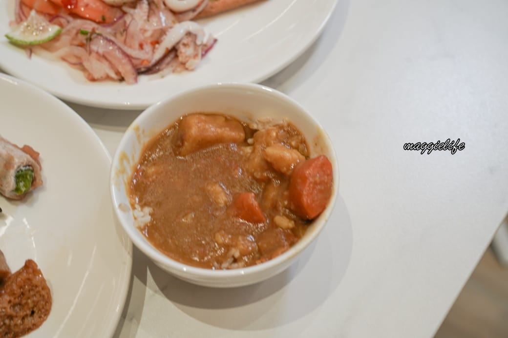 台北吃到飽｜育成蕃薯藤吃到飽還可以做公益，滷豬腳超級好吃，來支持慢飛小天使，內有影片